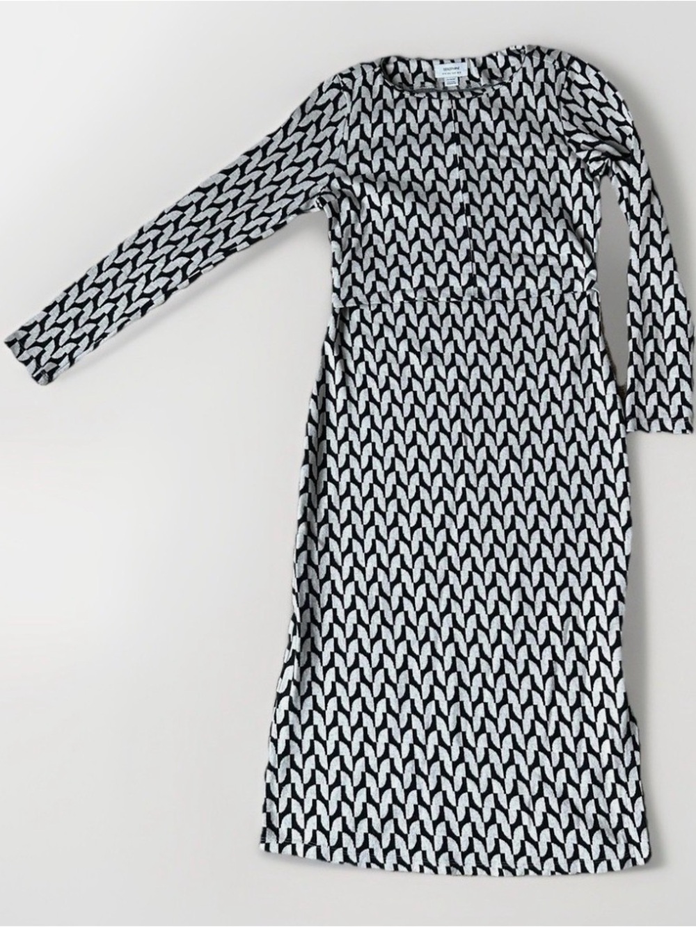 Seraphine Black and White Patterned Maternity/Nursing Dress